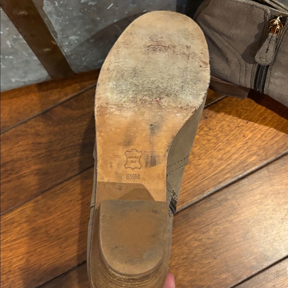 HP!🌈 Tory Burch Taupe Brown Suede Ankle Boots size 8.5 - Picture 11 of 16